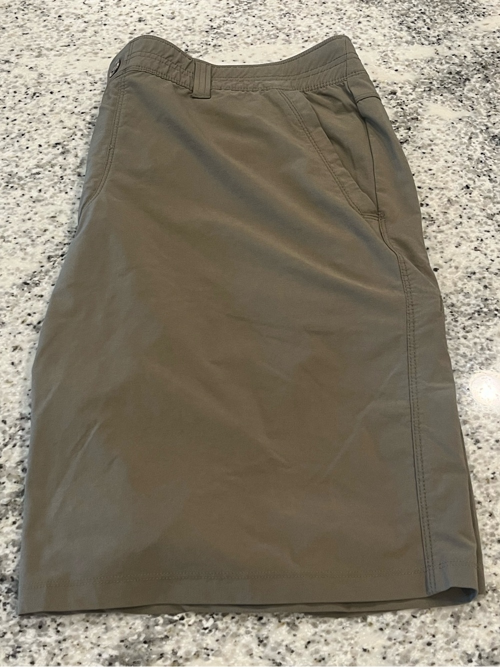 Kuhl Renegade Men’s Shorts Olive Green 38x10 Climbing Hiking Outdoor Performance